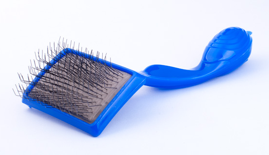 Пуходерка "ВАКА" пластмассовая для собак длинношёрстных большая без капель 77992