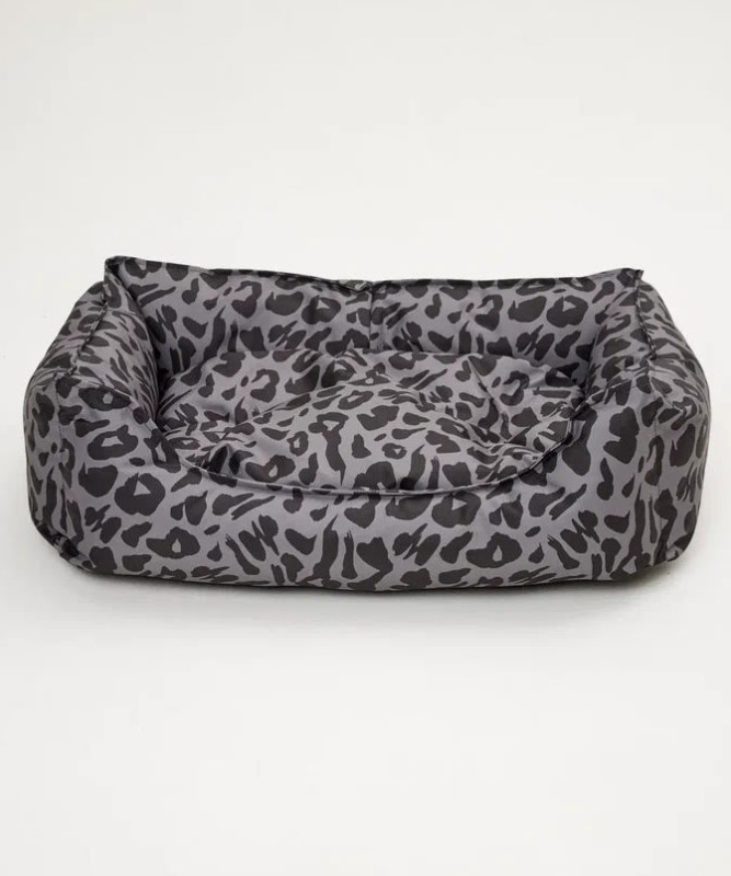 Лежанка для средних пород Animal Leo Размер 70х50х20 см Lion