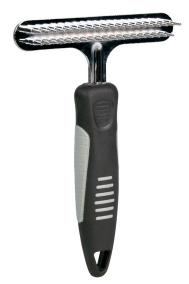 Скребница двухрядная 15,5*11 см с частым зубом 2406 Trixie