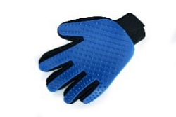 Перчатка латексная для вычесывания шерсти 12372 Camon